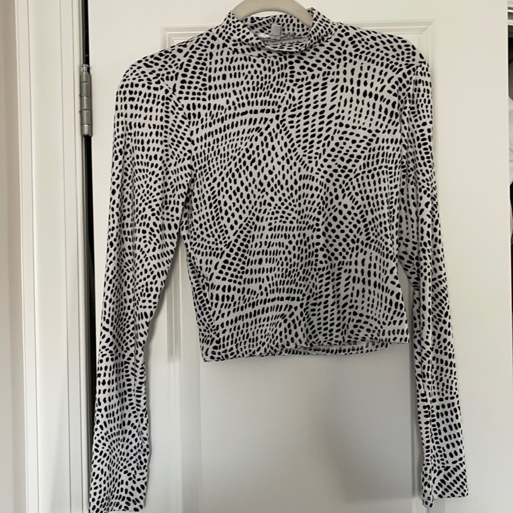CROP TOP GREAT FOR LAYERING
